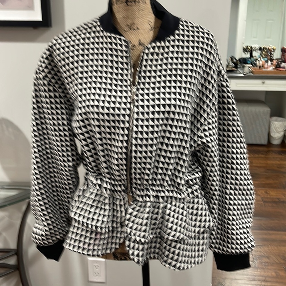 A great top for the upcoming fall looks cute keeps you warm